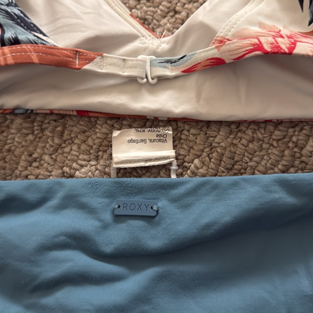 Roxy Two-Piece Bathing Suit XS - Picture 3 of 3